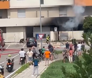 Pesaro - Incendio in un appartamento alla Celletta, il fumo attira i passanti